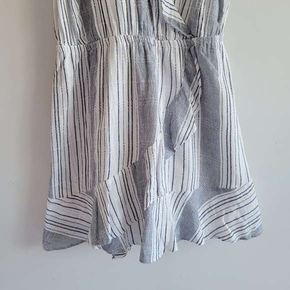 Express Stripe Ruffle Dress - Picture 3 of 8